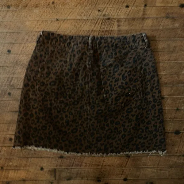Cotton Candy LA raw hem leopard spot boutique M skirt - Image 3