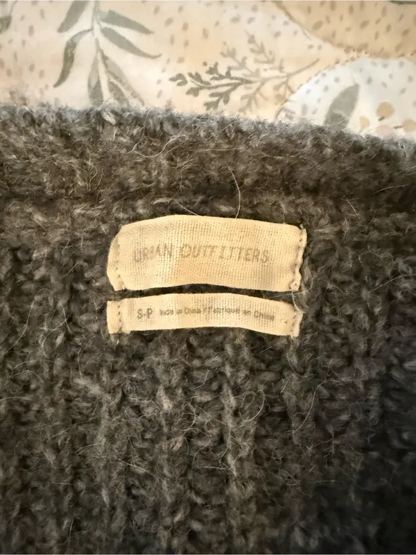 Urban Outfitters Dark Gray Cropped V-Neck Cable Knit Cardigan - Image 3