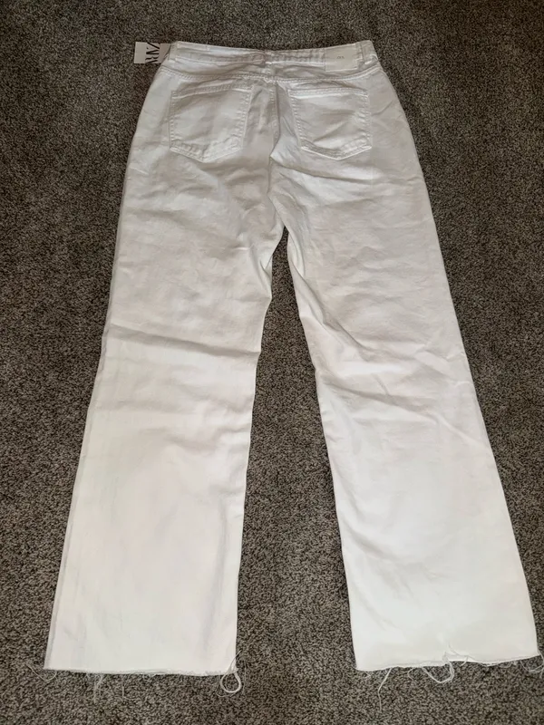 Zara Wide Leg White Jeans with Raw Hem - Image 4