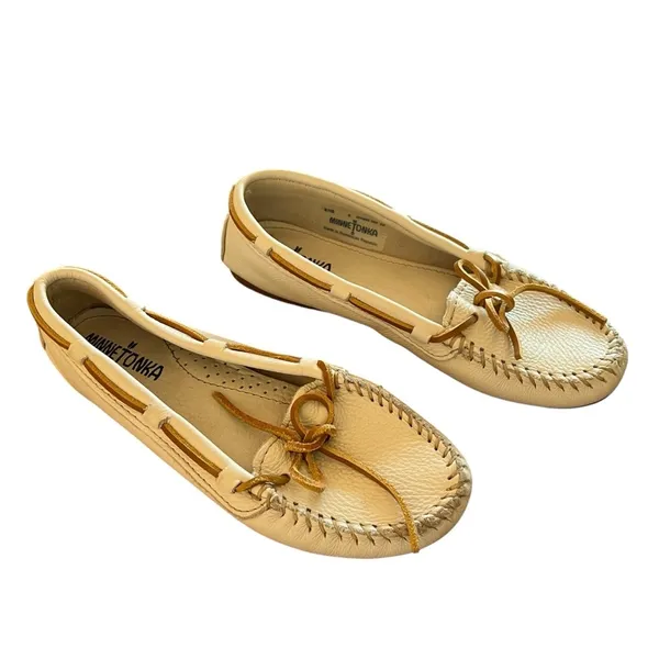 Minnetonka‎ Classic Driving Loafer Off White 6 - Image 2