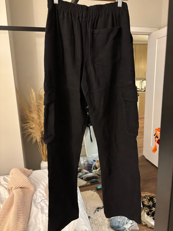 Forever 21 cargo pants black straight leg size small - Image 4