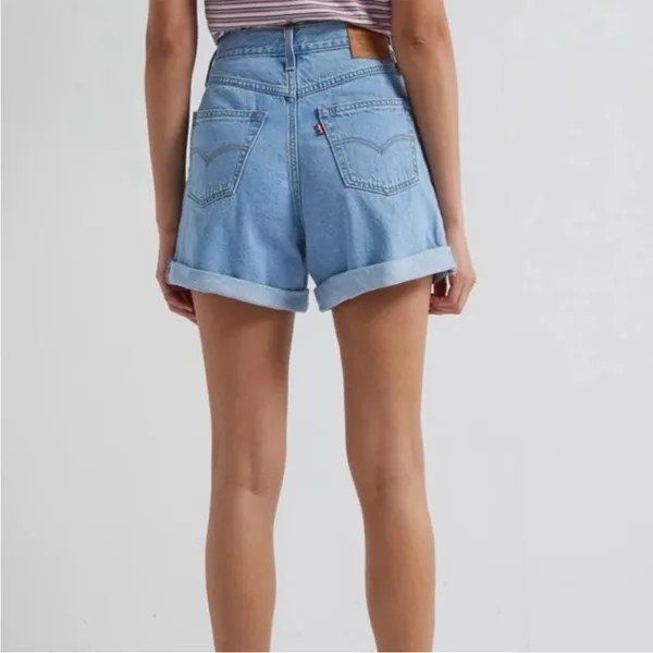 Levi’s 80s Mom Shorts High Rise Cuffed Denim Light Wash Size 32 - Image 2