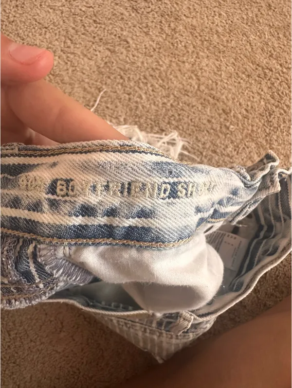 American Eagle 90s Boyfriend Shorts Denim Distressed - Image 3