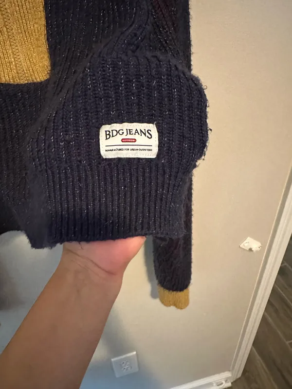 BDG Cropped Sweater Urban Outfitters - Image 2