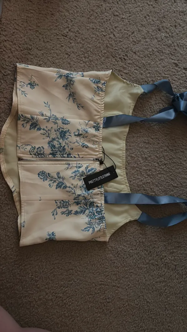 Pretty Little Thing Crop Top - Image 3