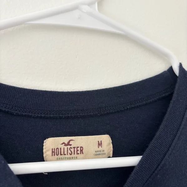 Hollister navy blue graphic tee   - Image 2