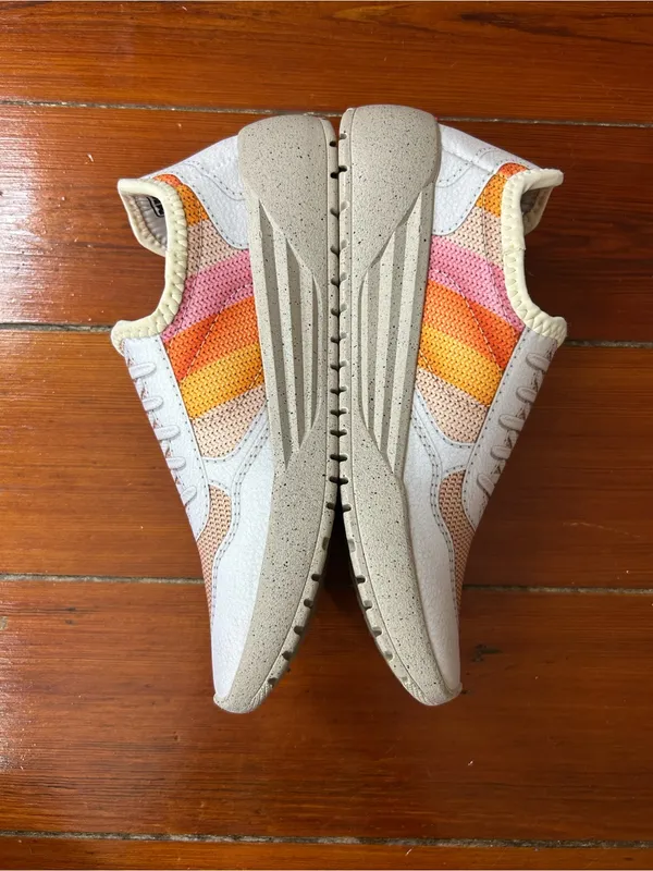 Psudo Women’s Sz 7 Slip On printed Knit Sneakers 👽💛 - Image 3