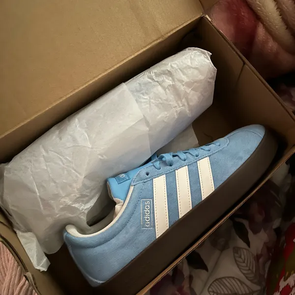 Adidas Men’s blue shoes vl court 2.0 (size 8.5) - Image 2