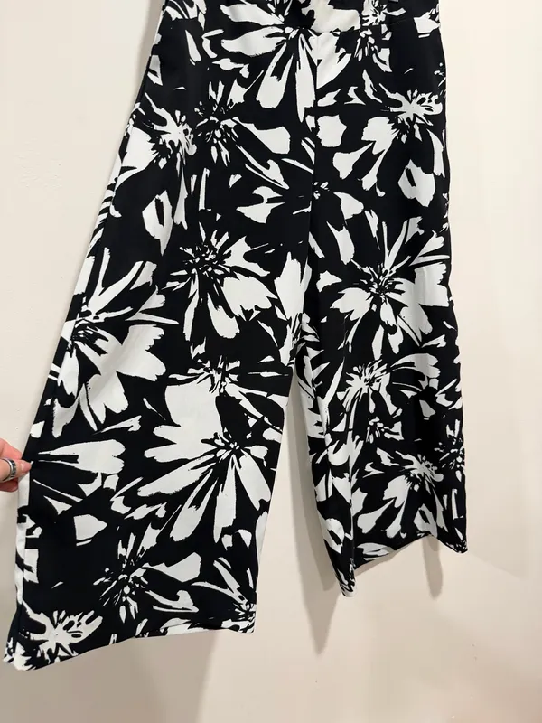 Nine West Black White Floral Wide Leg Crop Pants Size XL - Image 4