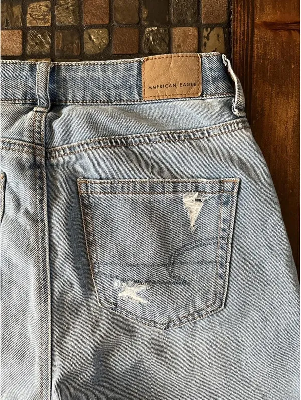 American Eagle Y2K Baggy Distressed Mom Jeans size 0 💙 - Image 4