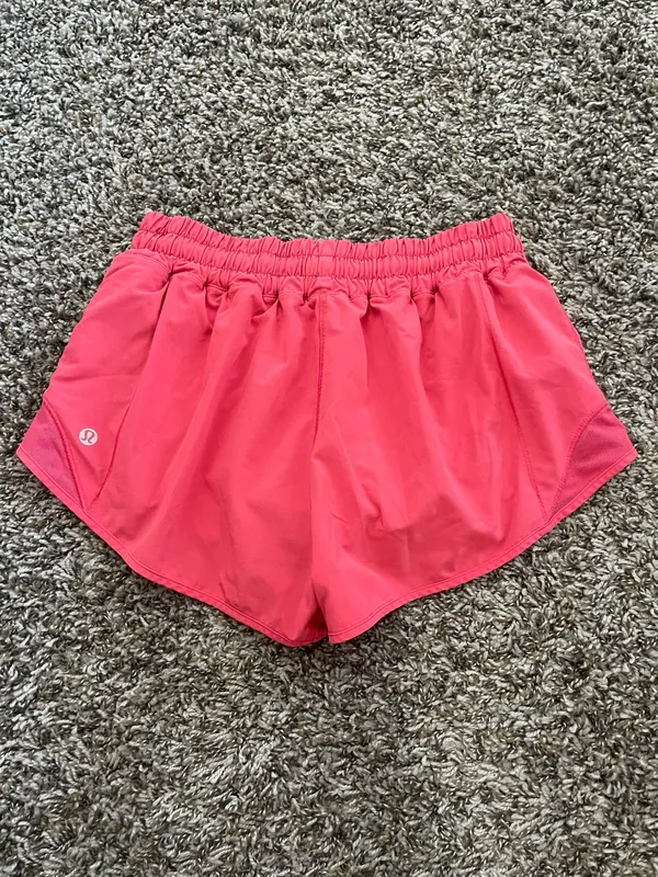 Lululemon Shorts Hotty Hot 2.5" Low-Rise - Image 2