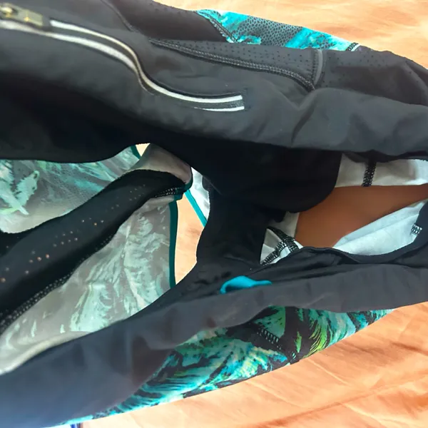 Athleta Black and Green Athletic Shorts Moisture-Wicking Relaxed Fit - Image 4