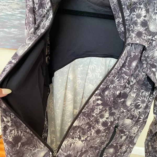 Lululemon‎ Bring Back The Track Jacket floral size 8 - Image 10