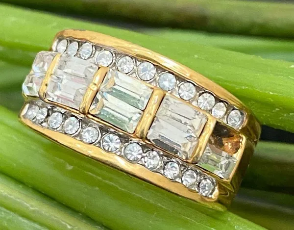 Vintage Unsigned Gold-tone Clear CZ Stones Fashion Row Ring Size 8 - Image 4