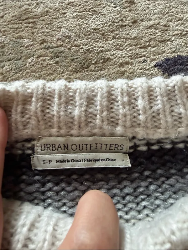 Urban Outfitters Sweater size s - Image 2
