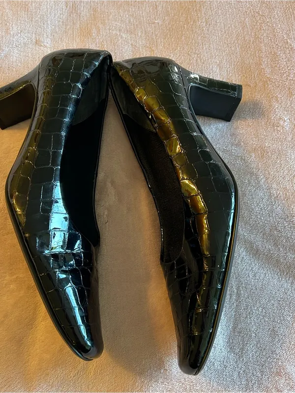 Nordstrom black patent leather pumps with crocodile embossing size 8M - Image 6