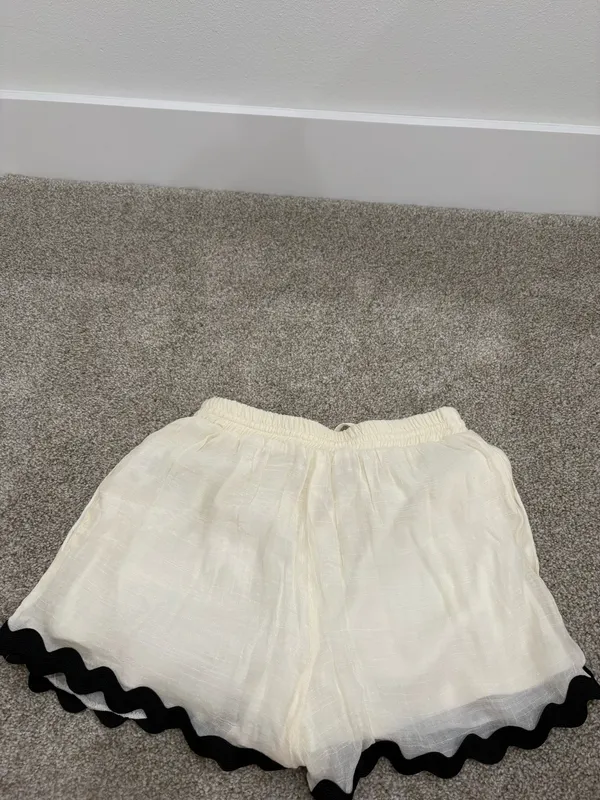 Francesca's Linen Shorts - Image 2