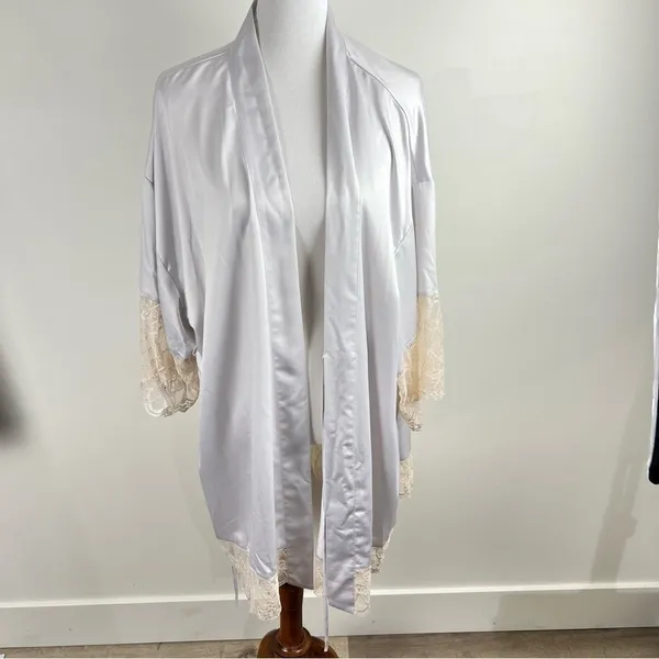 Flora Nikrooz Silver Satin Lace Trim Kimono Robe XL Loungewear Bridal - Image 10