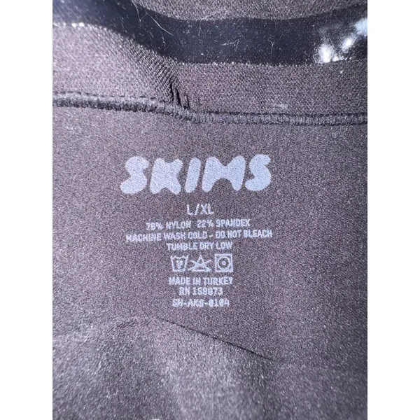 SKIMS L/XL Black Shaping Lifting Biker Short - Image 2