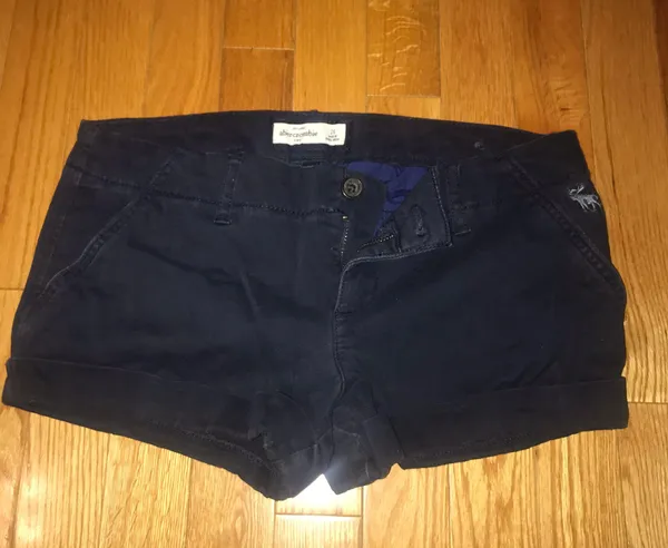 Abercrombie Small Shorts - Image 4