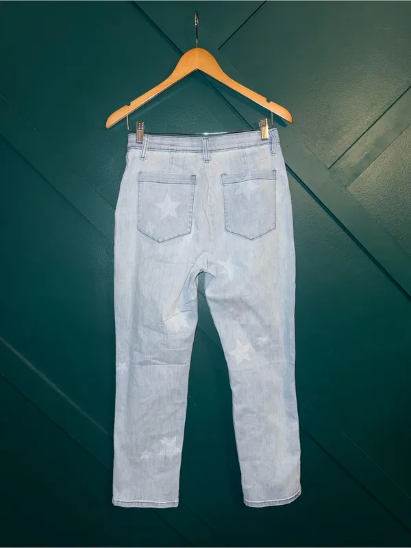 easel Distressed Star Print Light Wash Jeans Women’s Casual Denim Pants - Image 3
