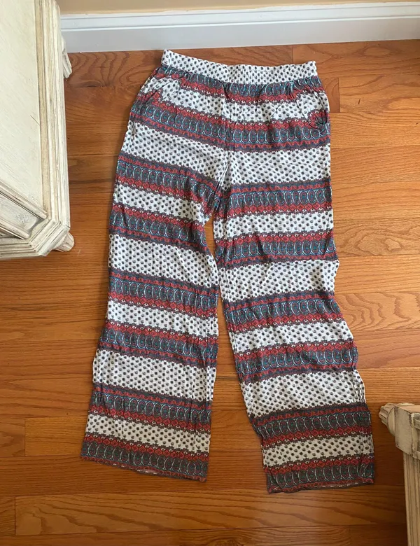 American Eagle flowy pants with pockets - Image 2