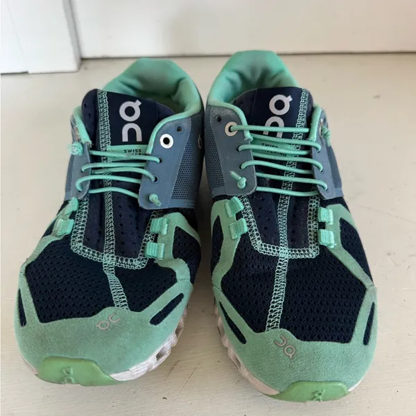 On Cloud‎ women’s mint teal blue running shoes size 7 - Image 4