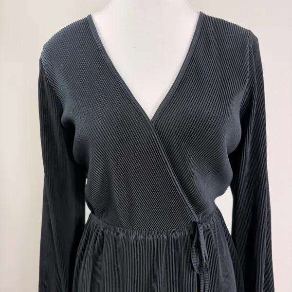 Abercrombie Black Plisse Mini Dress Long Sleeve Elastic Waist Pleated Small - Image 4
