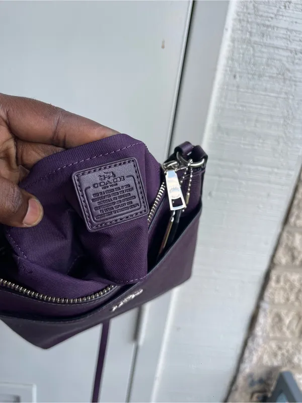 Coach Kitt Messenger Crossbody Bag with Adjustable Strap - Image 5