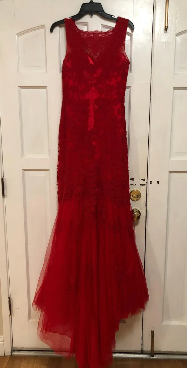 Lace red prom dress Size 4 - Image 3