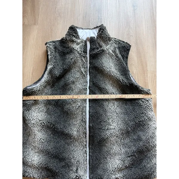 Reversible Faux Fur Puffer Vest Grey White Quilted Full Zip Sleeveless Jacket - Image 5