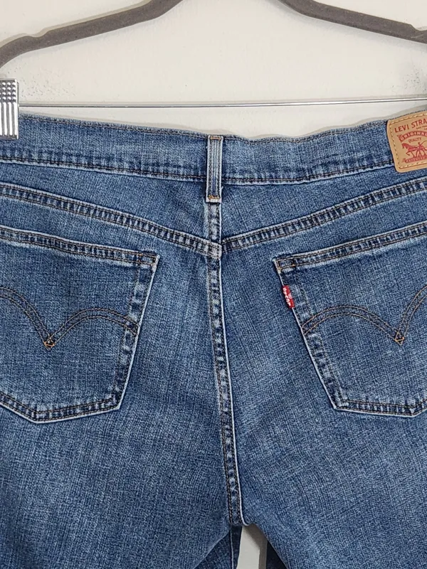 Levi's Womens Medium Wash Denim Jean Shorts Size 33 - Image 4