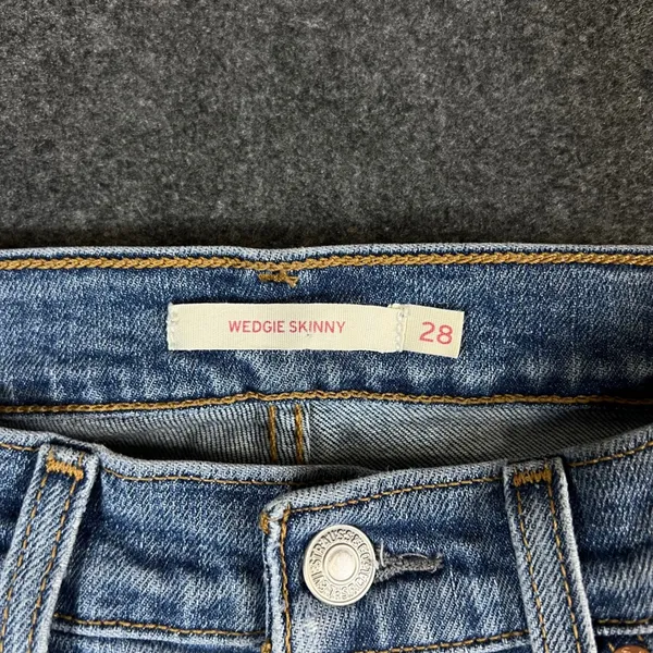 Levis Wedgie Skinny Jeans 28 Medium Wash Distressed Raw Hem High Rise Denim - Image 3