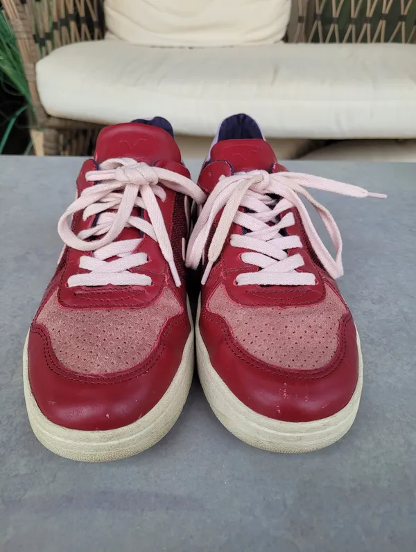 Veja Women's V-10 Sneakers in Leather and Pixel Size 39 US 8 - Image 3