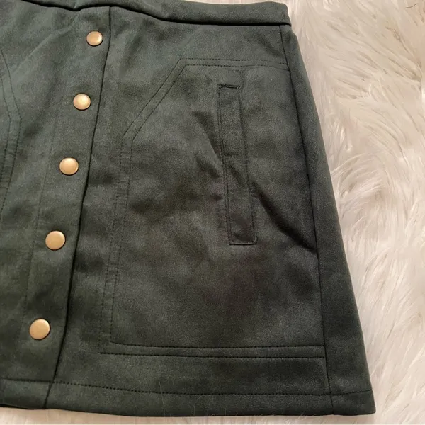 Naggoo Women's Size‎ Medium High Waist Mini Skirt Army Green Faux Suede Button - Image 7