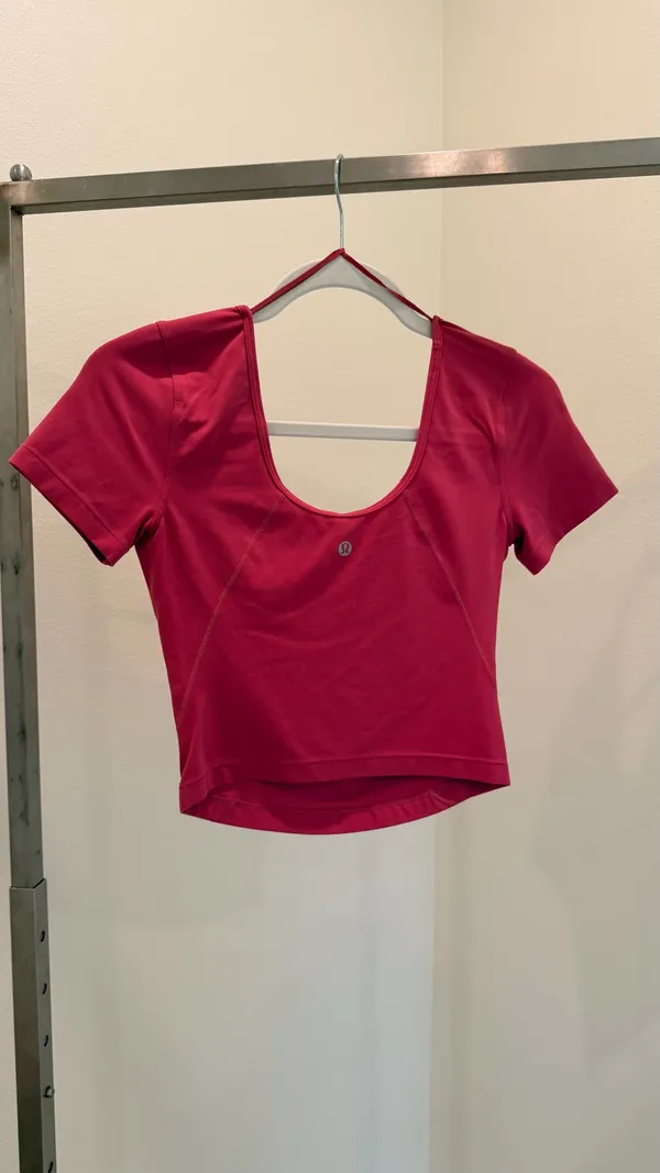 lululemon athletica Women’s Pink Cropped Scoop Neck Stretch Slim Tee Size 4 - Image 4