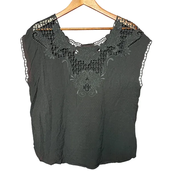 Maurices Women Large Black Crochet Lace Yoke Floral Embroidery Rayon V-Neck Top - Image 2