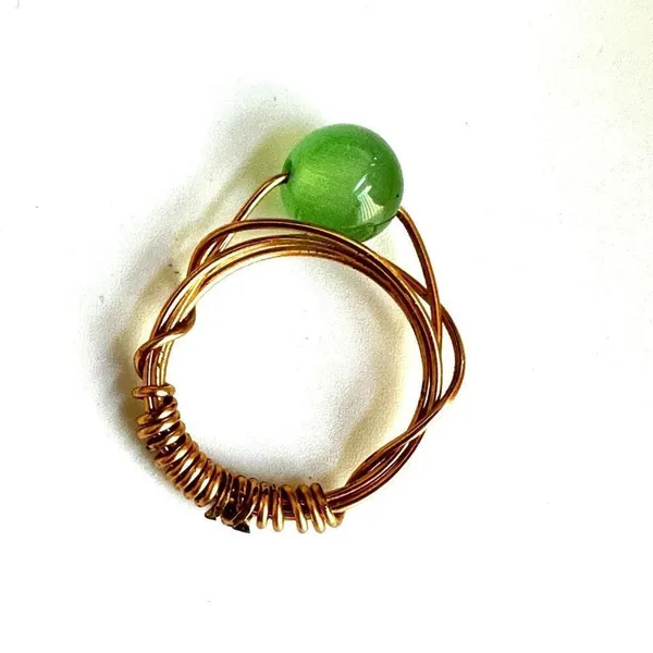 Gold tone green glow bead wire ring - Image 4
