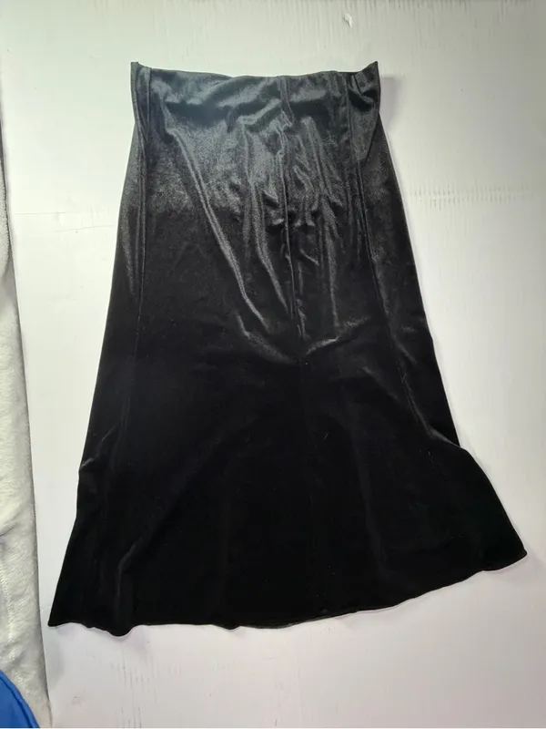 Zara Medium Black Velvet Midi Skirt - Image 5
