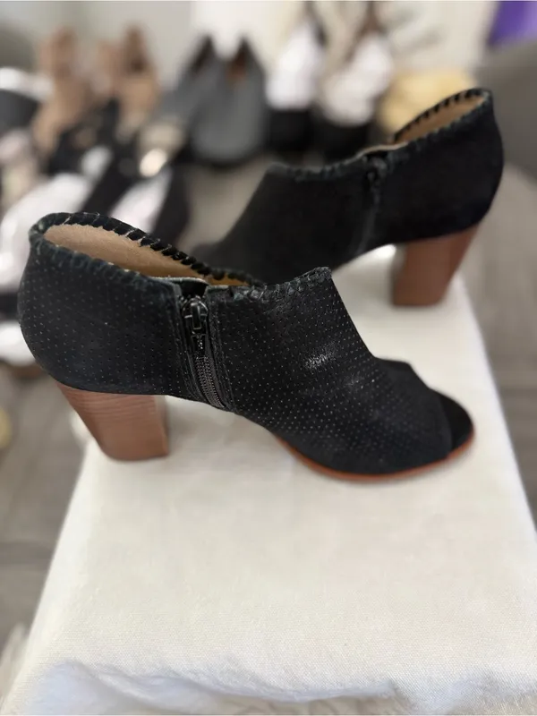 Size 8 M Jack Rogers Maya Black Suede Open-Toe Ankle Booties with Block Heel - Image 6