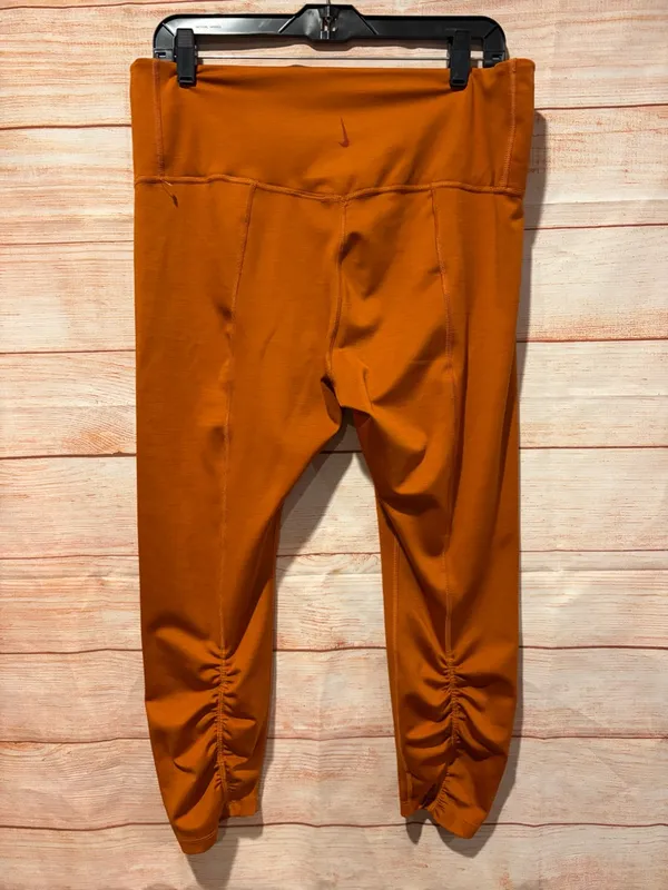 Nike Women's Orange High-Rise Leggings - Image 4