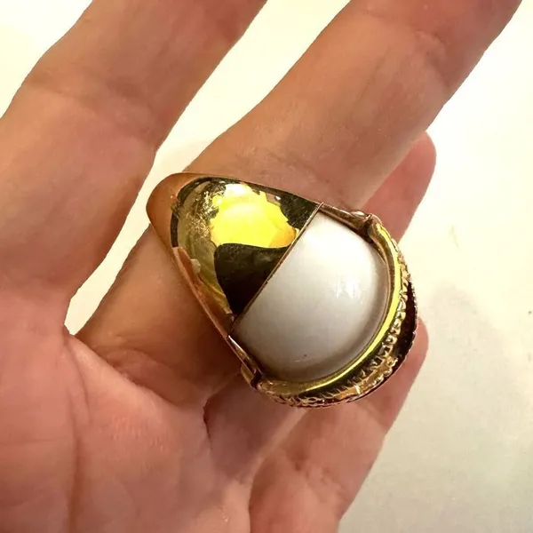 Deco large gold tone and white cocktail ring - Image 5