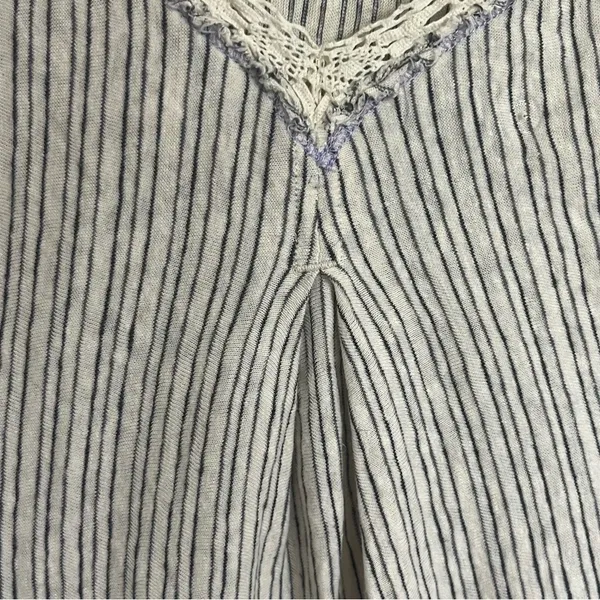 We the Free‎ Women's Size Medium Gray Cream Striped Tank Crop Top Flowy Summer - Image 9