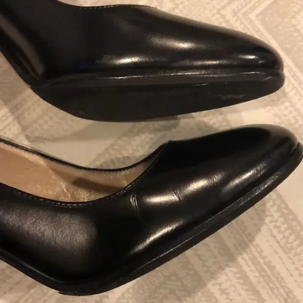 Michael Kors Black Round Toe Chunky Heels - Image 4