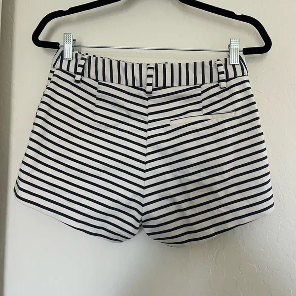 H&M Women’s Shorts 8 Striped Navy White Nautical Preppy Short Summer‎ Chino - Image 2