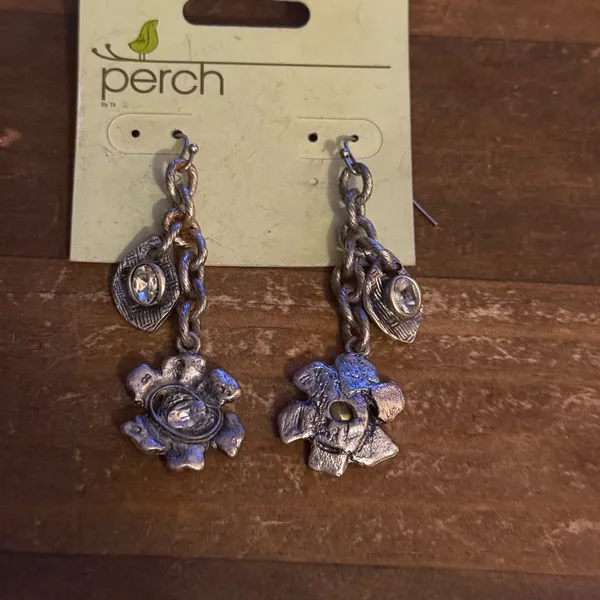 Perch silver tone flower drop pendant necklace and earrings - Image 4