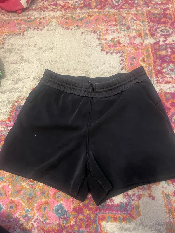 Lululemon Softstreme High-Rise Shorts 4" - Image 2