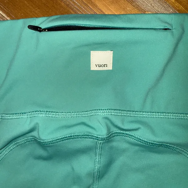 Vuori Stride 7/8 Leggings in Basil Women's Size Medium Athleisure Performance - Image 6