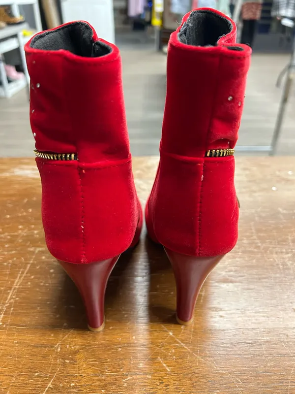 Red Velvet Ankle Boots With Gemstone - Image 4