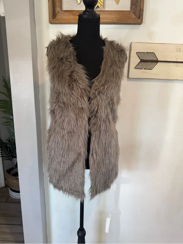 Faux Fur Open Front Vest in Taupe Brown - Image 3